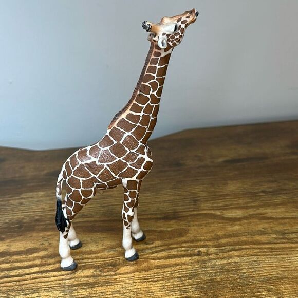 Vintage Schleich Germany Giraffe 2008 Collectible Animals Adult Male Eating - Picture 5 of 8